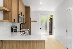 4920 SE Caruthers St, Portland, OR 97215 - Photo 5