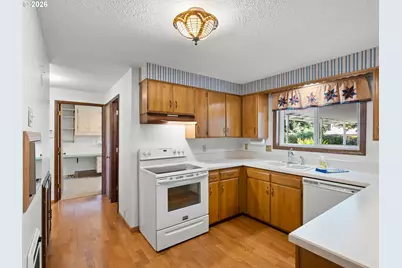 332 Vine St, Oregon City, OR 97045 - Photo 9