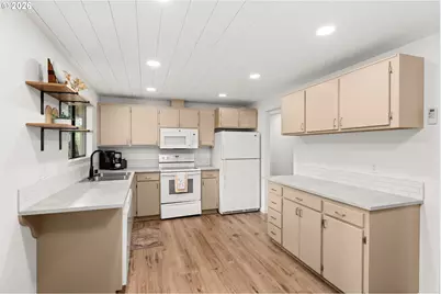 708 Eaton Ct, Castle Rock, WA 98611 - Photo 7