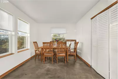 2300 Kelso Dr, Kelso, WA 98626 - Photo 7