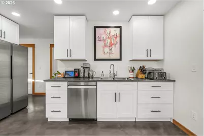 2300 Kelso Dr, Kelso, WA 98626 - Photo 5