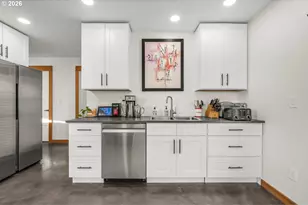 2300 Kelso Dr, Kelso, WA 98626 - Photo 5