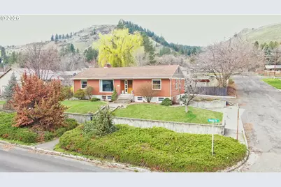 1414 Walnut St, La Grande, OR 97850 - Photo 1