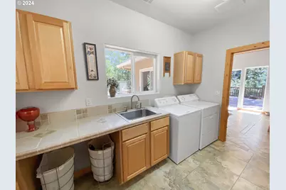 5831 Old Highway 99, Ashland, OR 97520 - Photo 19