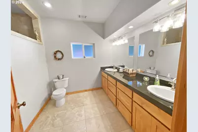 5831 Old Highway 99, Ashland, OR 97520 - Photo 17