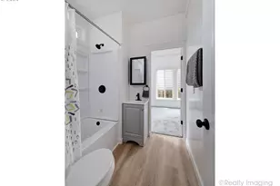 9004 SE Claybourne St, Portland, OR 97266 - Photo 9