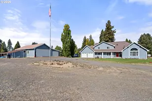 44220 Cowboy Hill Ln, Chiloquin, OR 97624 - Photo 3