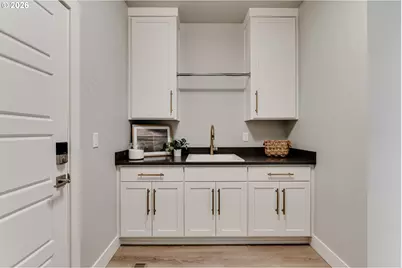 2082 Golfview Ct, Eugene, OR 97403 - Photo 41