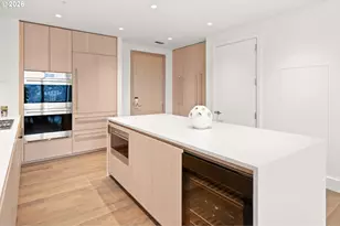 550 SW 10th Ave, Portland, OR 97205 - Photo 9