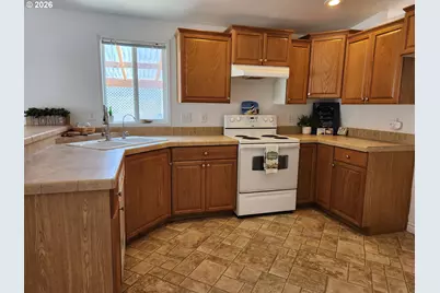 1050 Broadway Ave, Winchester Bay, OR 97467 - Photo 9