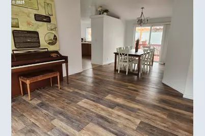 1050 Broadway Ave, Winchester Bay, OR 97467 - Photo 7