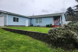 1050 Broadway Ave, Winchester Bay, OR 97467 - Photo 3