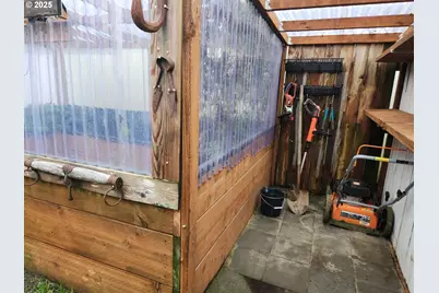 1050 Broadway Ave, Winchester Bay, OR 97467 - Photo 41