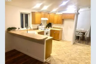 1050 Broadway Ave, Winchester Bay, OR 97467 - Photo 11