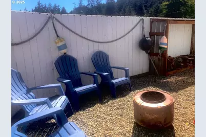 1050 Broadway Ave, Winchester Bay, OR 97467 - Photo 43