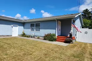 1050 Broadway Ave, Winchester Bay, OR 97467 - Photo 3
