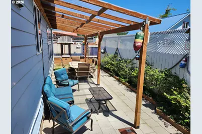 1050 Broadway Ave, Winchester Bay, OR 97467 - Photo 37