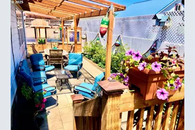 1050 Broadway Ave, Winchester Bay, OR 97467 - Photo 35