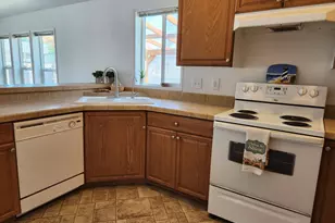 1050 Broadway Ave, Winchester Bay, OR 97467 - Photo 11
