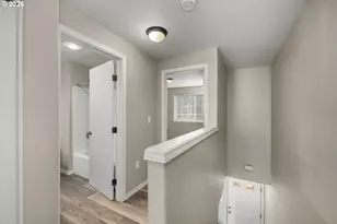 11885 SE Pine St, Portland, OR 97216 - Photo 17