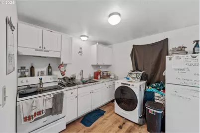 1902 Monroe St, North Bend, OR 97459 - Photo 21