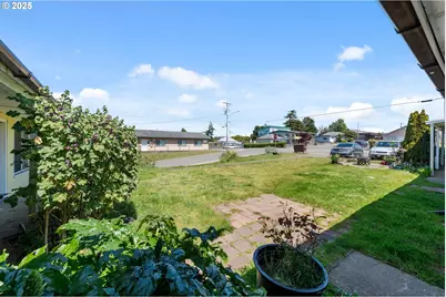 1902 Monroe St, North Bend, OR 97459 - Photo 7