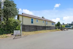 1902 Monroe St, North Bend, OR 97459 - Photo 47