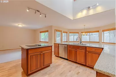 15245 SW Moraine Ct, Beaverton, OR 97007 - Photo 9