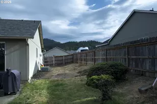 2561 Golfview Ave, Sutherlin, OR 97479 - Photo 33