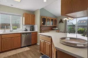 2561 Golfview Ave, Sutherlin, OR 97479 - Photo 11