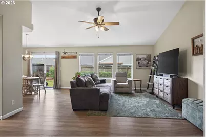 2561 Golfview Ave, Sutherlin, OR 97479 - Photo 13