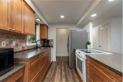 17000 SE Forest Hill Dr, Damascus, OR 97089 - Photo 9