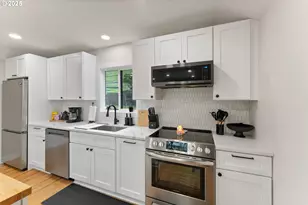 1303 SE Strong Ave, Roseburg, OR 97470 - Photo 7