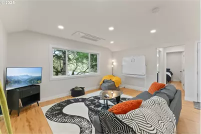 1303 SE Strong Ave, Roseburg, OR 97470 - Photo 3