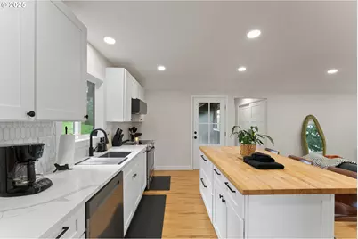 1303 SE Strong Ave, Roseburg, OR 97470 - Photo 9