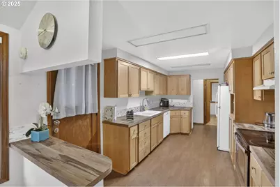 1730 6th St, Columbia City, OR 97018 - Photo 9