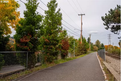 196 SE Spokane St #110, Portland, OR 97202 - Photo 31