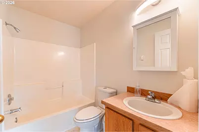 4096 S E St, Springfield, OR 97478 - Photo 15