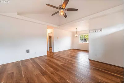 4096 S E St, Springfield, OR 97478 - Photo 5