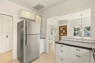 2127 NW Irving St, Portland, OR 97210 - Photo 13
