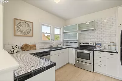 2127 NW Irving St #301, Portland, OR 97210 - Photo 11