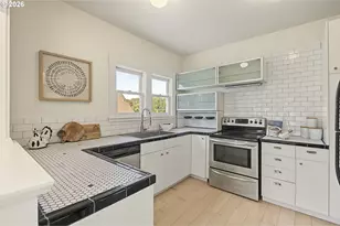 2127 NW Irving St, Portland, OR 97210 - Photo 11