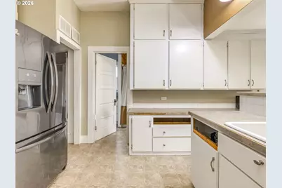 320 Gatch St, Woodburn, OR 97071 - Photo 15