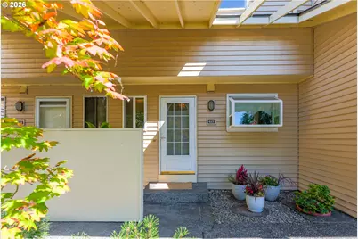 623 N Hayden Bay Dr, Portland, OR 97217 - Photo 1
