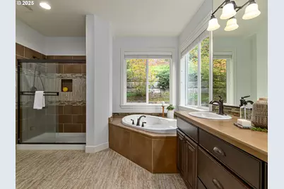 18706 Bryant Rd, Lake Oswego, OR 97034 - Photo 17