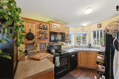 2294 Marion St, North Bend, OR 97459 - Photo 17