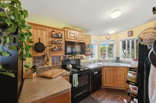 2294 Marion St, North Bend, OR 97459 - Photo 17