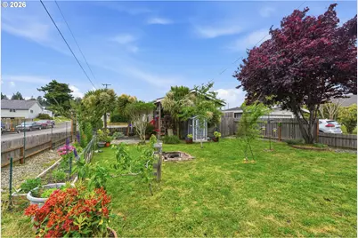 2294 Marion St, North Bend, OR 97459 - Photo 9