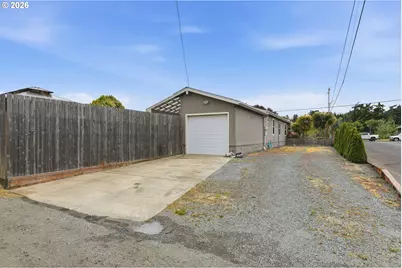 2294 Marion St, North Bend, OR 97459 - Photo 3