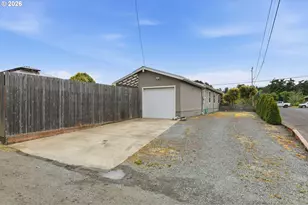 2294 Marion St, North Bend, OR 97459 - Photo 3